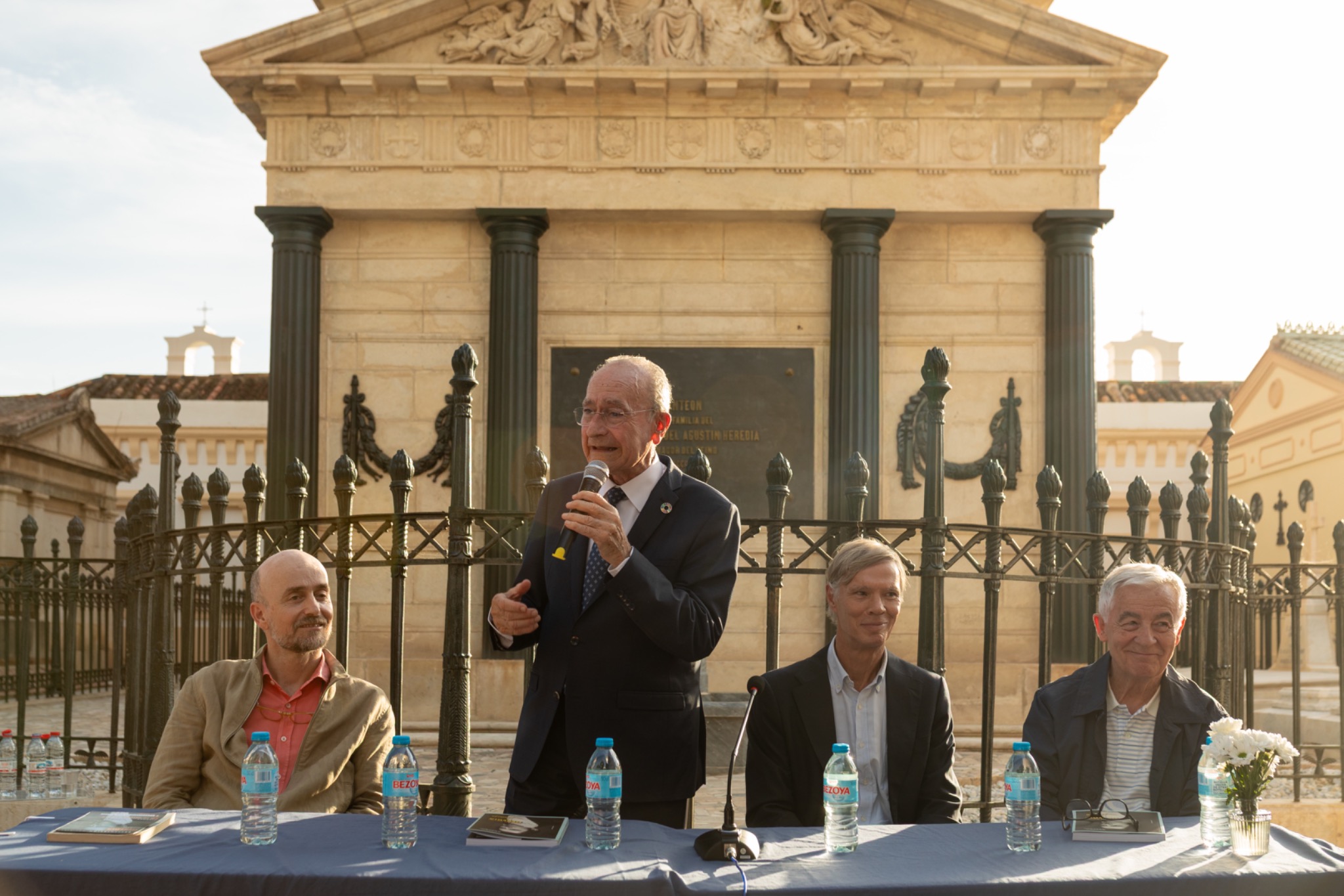 Fotografía 2 de la presentación del libro